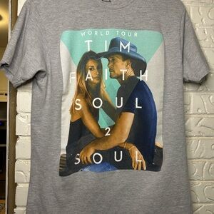 Tim McGraw and Faith Hill - Soul 2 Soul World Tour 2017 Shirt - Size Large